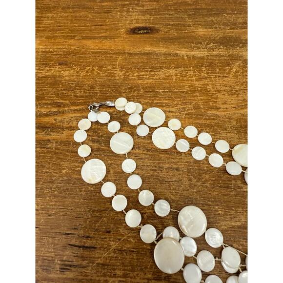 Beautiful 4 Strand White Shell Necklace. WA462 - Picture 3 of 3